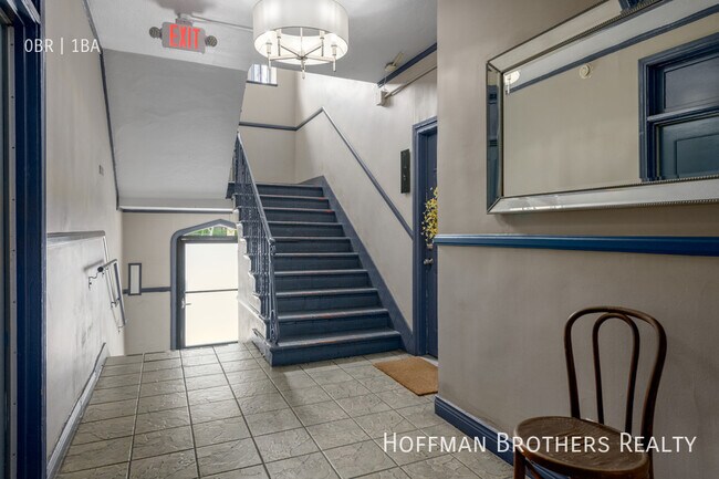 Building Photo - 1319 N Bronson Ave