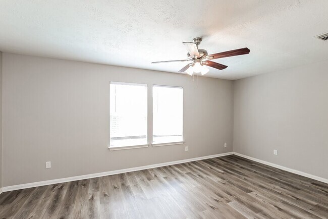 Building Photo - 5370 Kyla Cir
