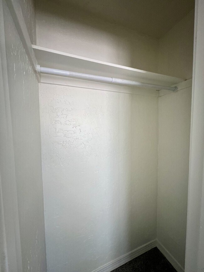 Building Photo - 2 bedroom / 1 bath close to KAFB and I-25 Move-in Special!