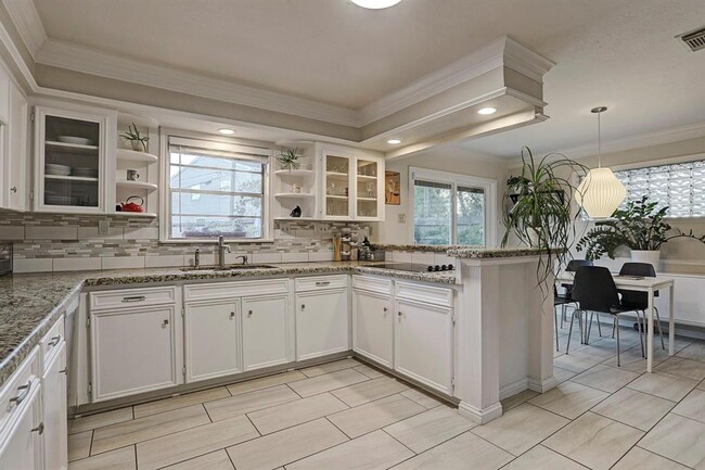 Building Photo - 8002 Glen Valley Dr