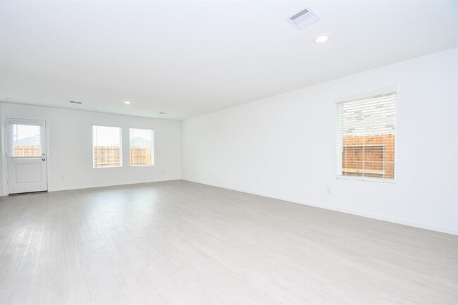 Building Photo - 21435 Montecagnano Ave