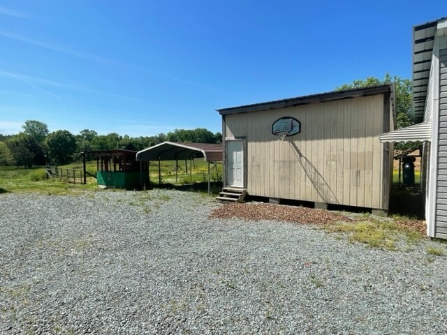 Building Photo - A cozy home w/ 3 beds, 2 bath and a 70 acr...