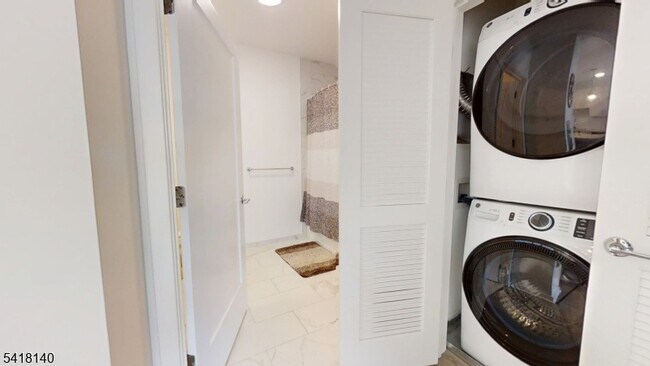 Building Photo - 1181 Morris Ave