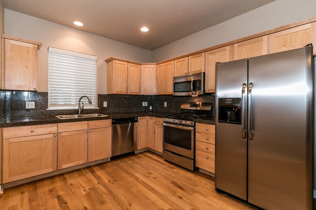 Building Photo - Beautiful 3-Bedroom, 2.5-Bath Home With Of...