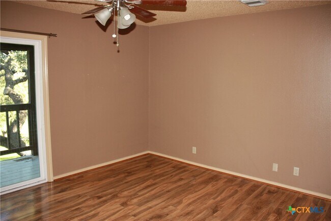 Building Photo - 421 Watts Ln