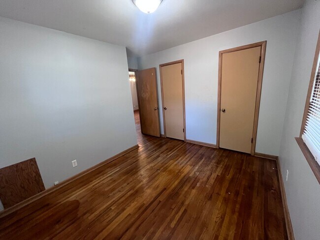 Building Photo - 3 Bedroom / 1 Bath House