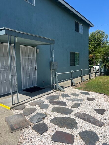Primary Photo - 2860 La Salle Ave