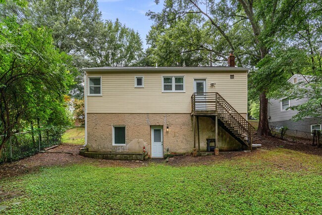 Building Photo - 18 Grandin Cir