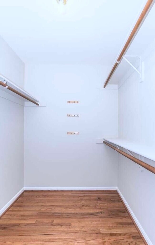 Building Photo - 2730 Wildwood Cir