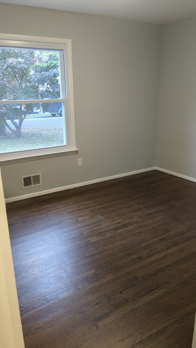 Building Photo - 1441 Broadway Blvd