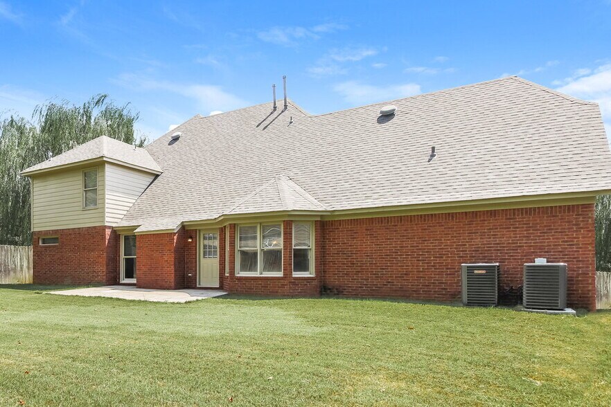 Building Photo - 9354 Sarsen Dr