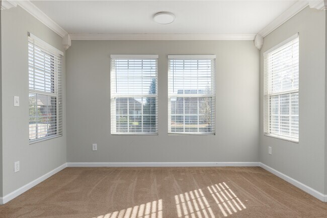 Building Photo - 2415 Bell Manor Dr SW