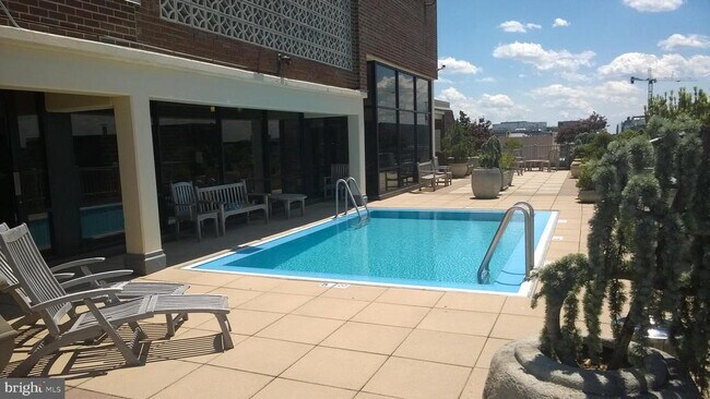 Building Photo - 1301 20th St NW