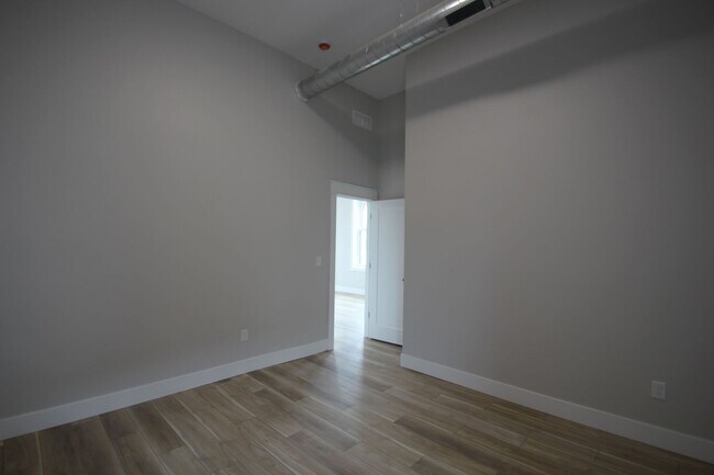 Building Photo - Beautifully Remodeled Apartments