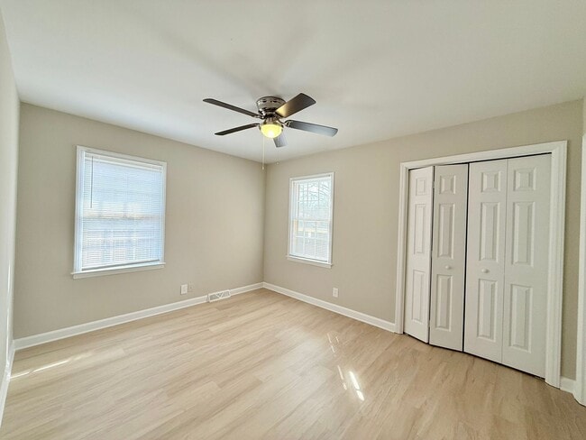 Building Photo - 3819 Rosehaven Dr