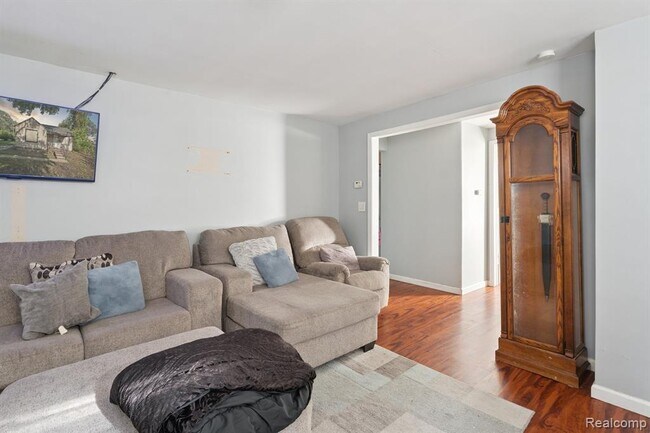 Building Photo - 5315 Edgewood St