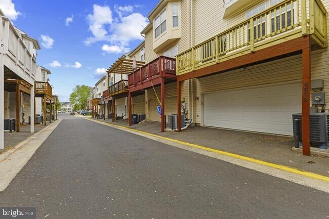 Building Photo - 46212 Walpole Terrace