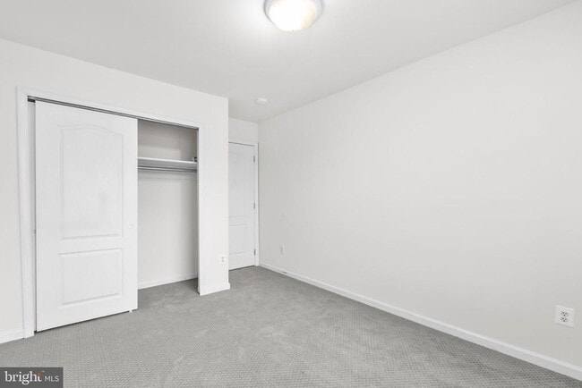 Building Photo - 53 Bloomington Ln