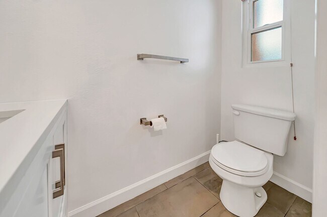 Building Photo - 4424 Coldwater Canyon Ave