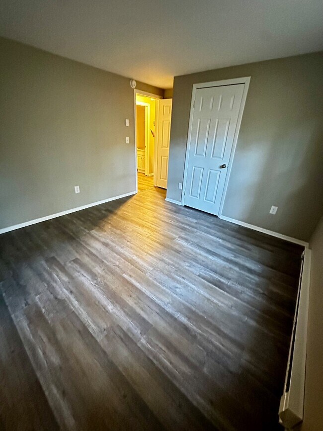 Building Photo - 101 Mohawk Trail