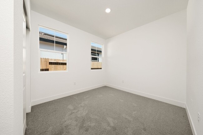 Building Photo - Beautiful home in "Canyon at the Ranch" 5 ...