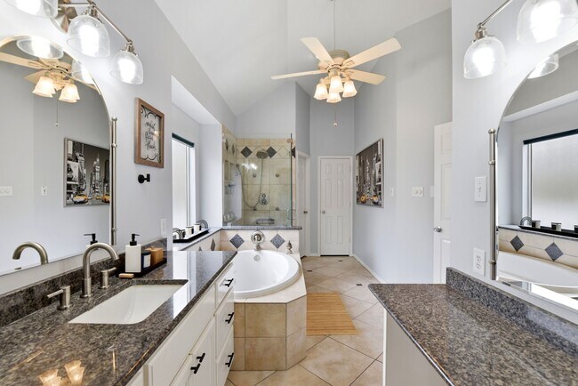 Building Photo - 2105 Mossy Trail Dr