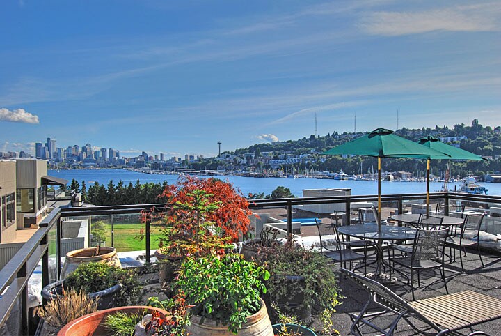 Community Rooftop - 1760 N Northlake Way