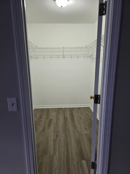 Walk-in Closet - 908 Baywood Rd