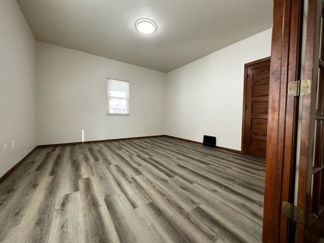 Building Photo - 808 Cherry St