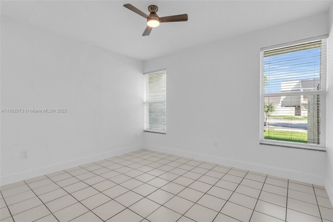 Building Photo - 9131 Fontainebleau Blvd