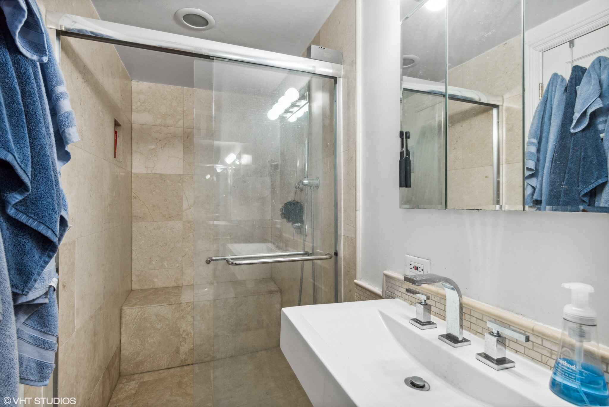 Building Photo - 145 W Burton Pl