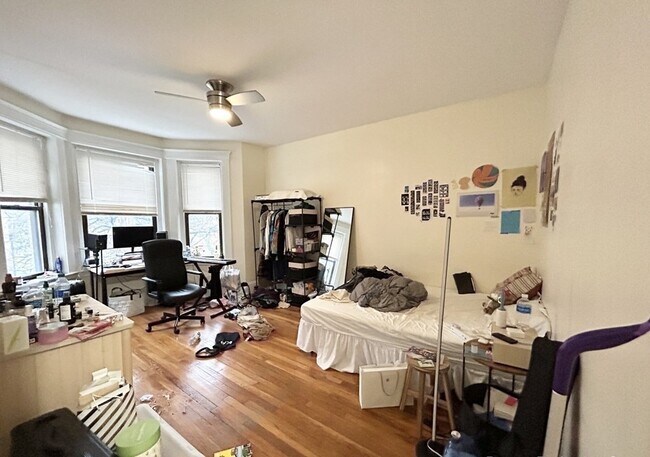 Building Photo - 39 Hemenway St