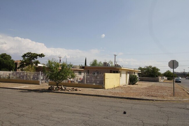 Building Photo - 3900 Flory Ave