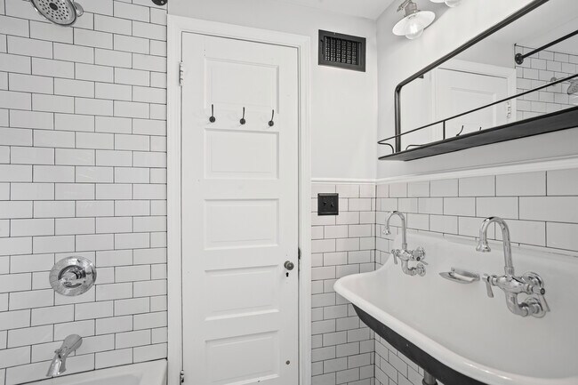 Building Photo - 449 Longfellow Ave