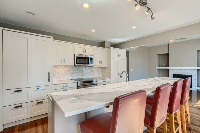 Building Photo - 5563 S Vivian Ct