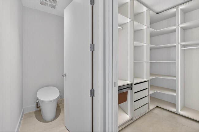 Building Photo - 700 NE 24th St