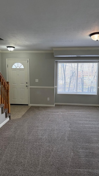 Building Photo - 365 E 760 N