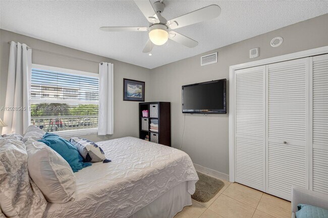 Building Photo - 121 Golden Isles Dr