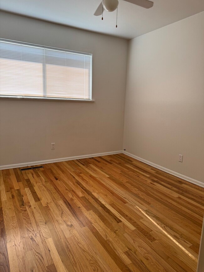 Building Photo - 950 Taney Ln