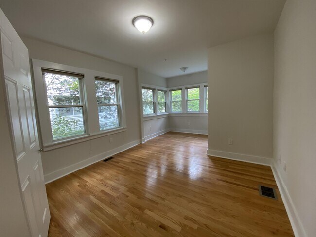 Building Photo - 8 Silvey Pl