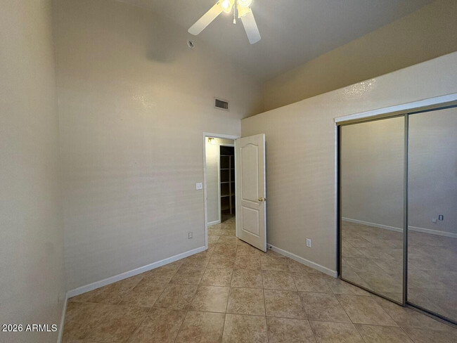 Building Photo - 1913 E Marquette Dr