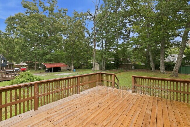 Building Photo - 1413 Robindale Rd