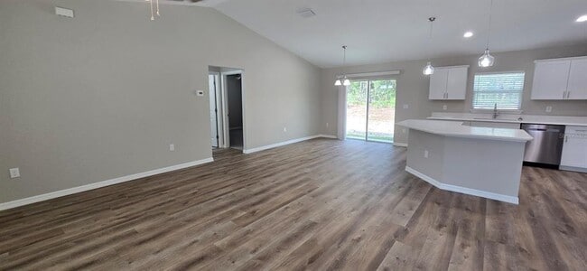 Building Photo - 1481 W Manchester Dr