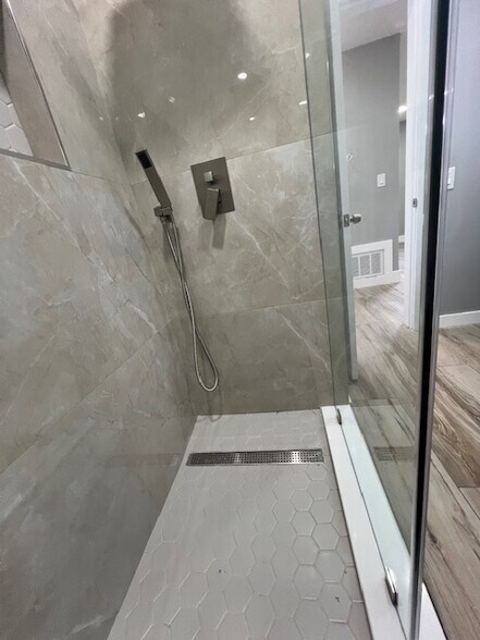 Building Photo - 5415 NW 22nd St