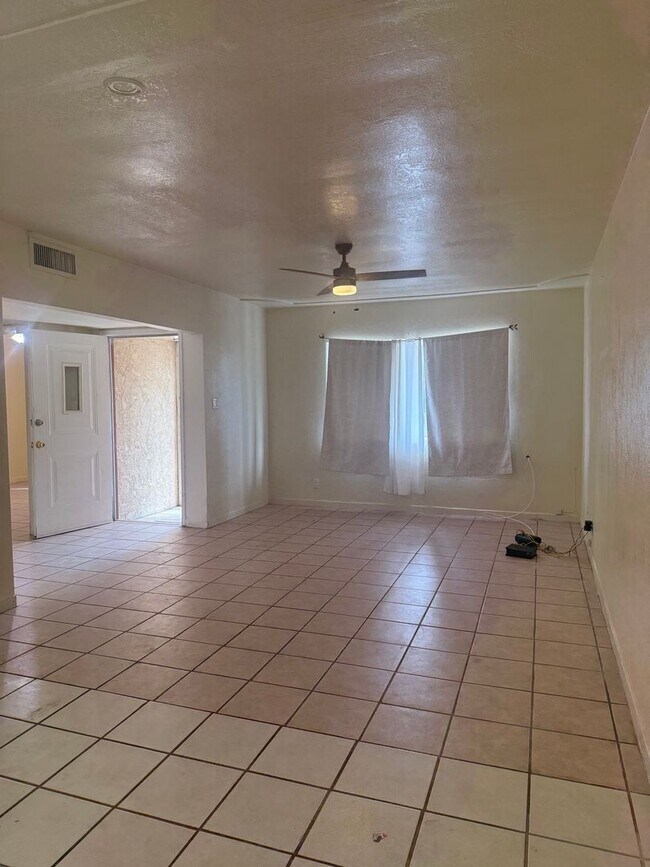 Building Photo - 426 Southwind Dr