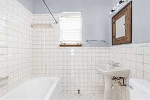Building Photo - 2102 Brackenridge St