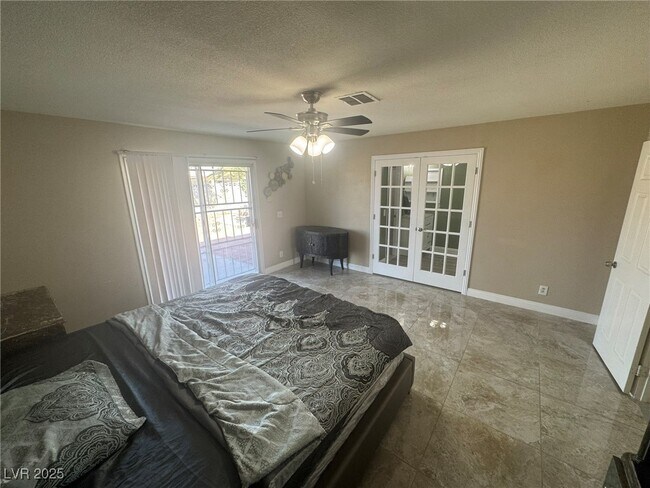 Building Photo - 6224 Miraloma St