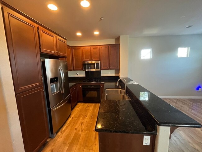 Building Photo - Beautiful corner unit townhome in the heart of Otay Ranch