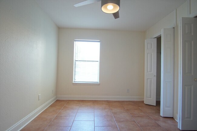 Building Photo - Modern 2-Bedroom Condo Across from the Bay...