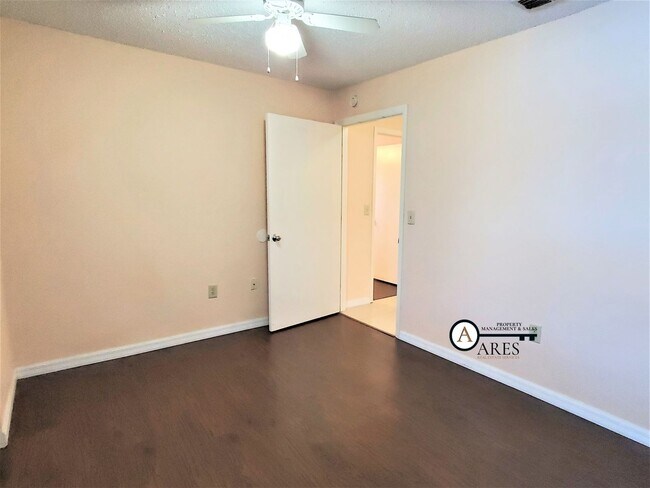 Building Photo - FOR RENT 2 BED 2 BATH CONDOMINIUM. AVAILABLE NOW.